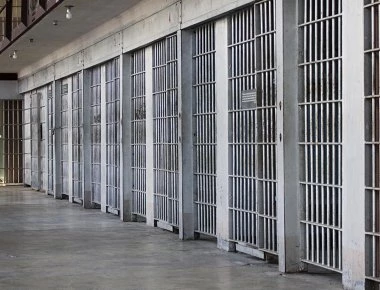 Βόλος: Αυτοτραυματισμός αλλοδαπών κρατουμένων ως ένδειξη διαμαρτυρίας για το φαγητό!
